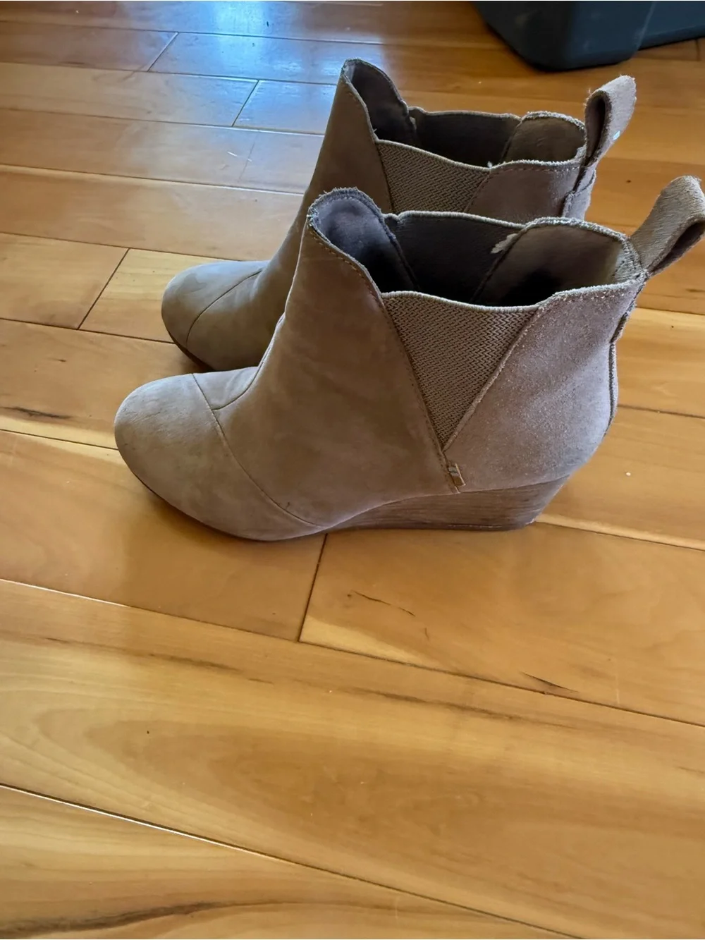 Toms Women's Ankle Booties in Light Taupe Suede